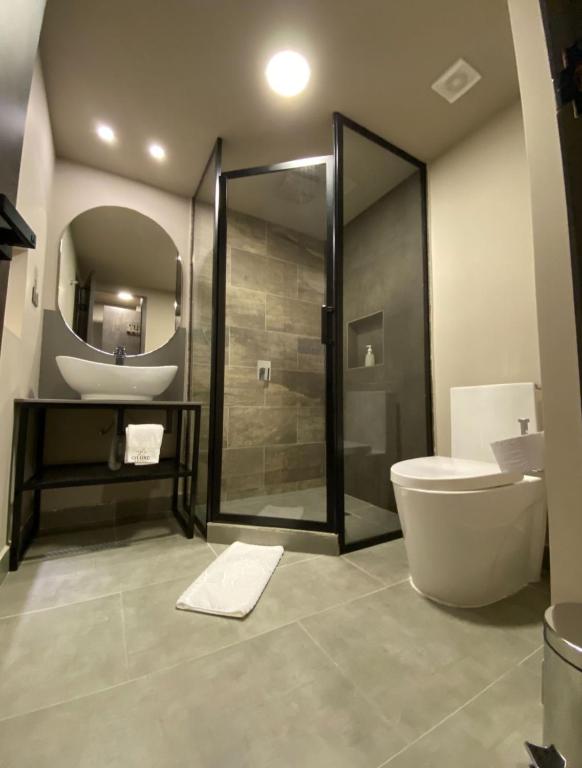 Koupelna v ubytování Giluxe Hotel