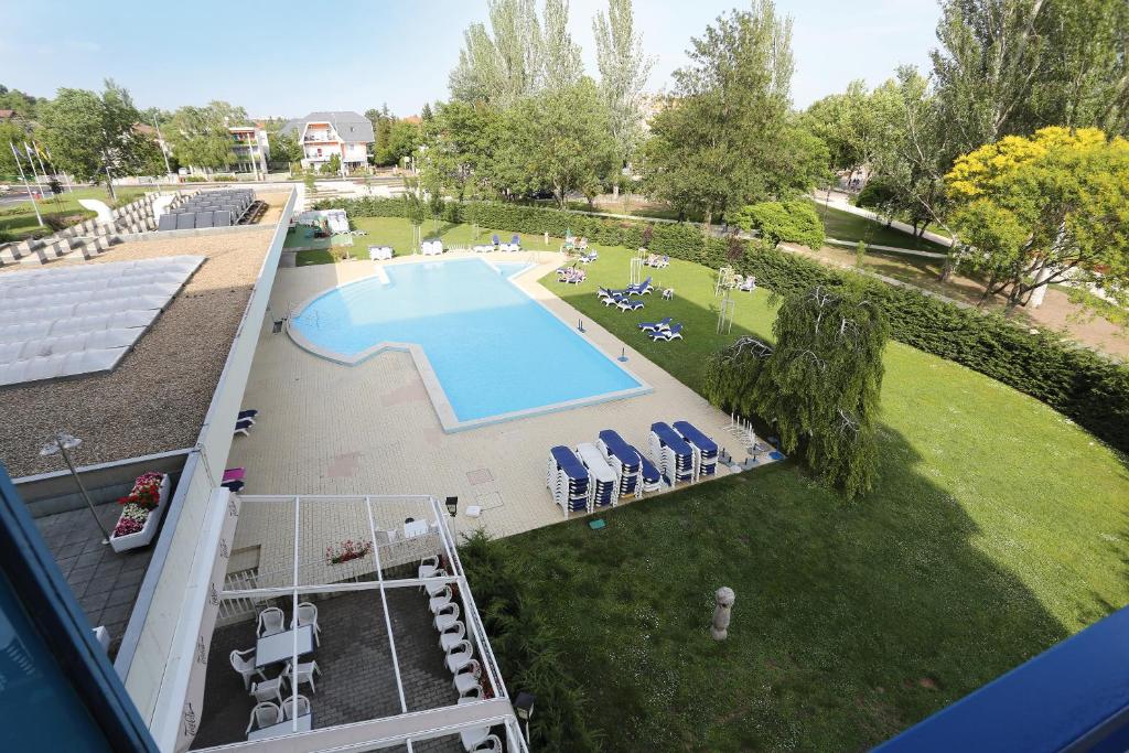 Bazén v ubytování Danubius Hotel Annabella nebo v jeho okolí