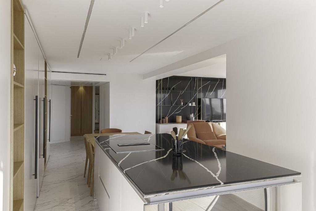 Cuisine ou kitchenette dans l&#39;&eacute;tablissement Luxury Penthouse Montfleury