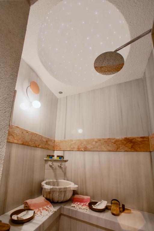 رزرو هتل و هاستل، هتل انحصاری آیرامین - رده ویژه, 09197245267