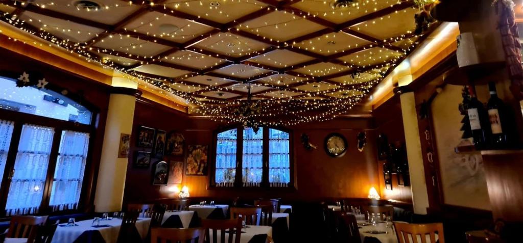 A restaurant or other place to eat at Hotel La Piazzetta