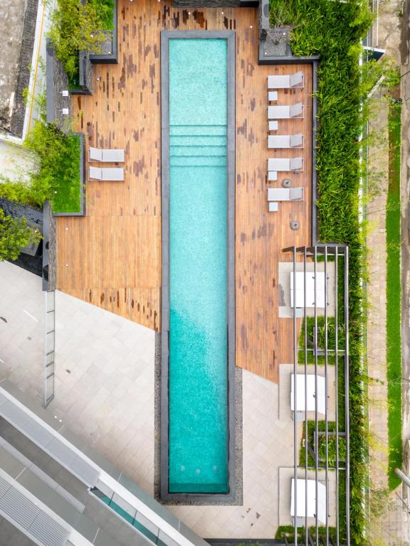 an overhead view of a building with a water fountain at Charlie Jockey Pinheiros in Sao Paulo