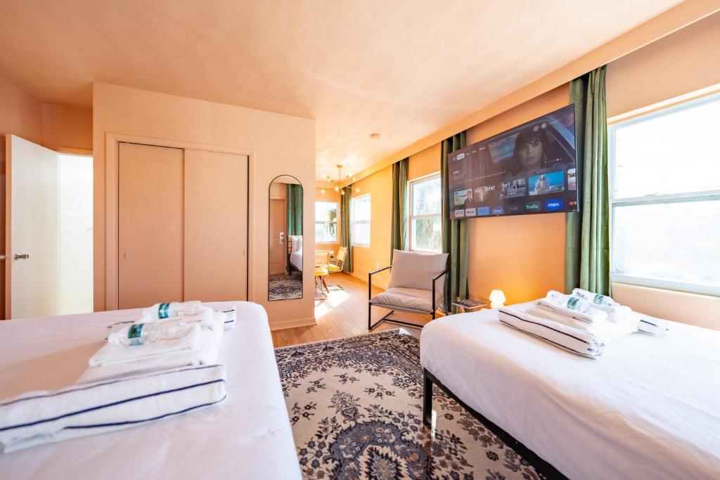 Tropical Breeze Vacation Rentals - Estudio