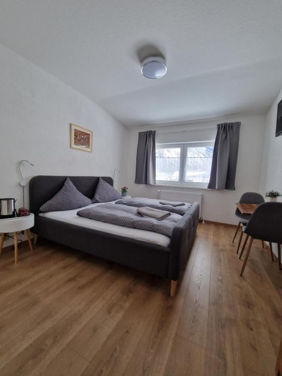 Rúm í herbergi á Pension Bergfried