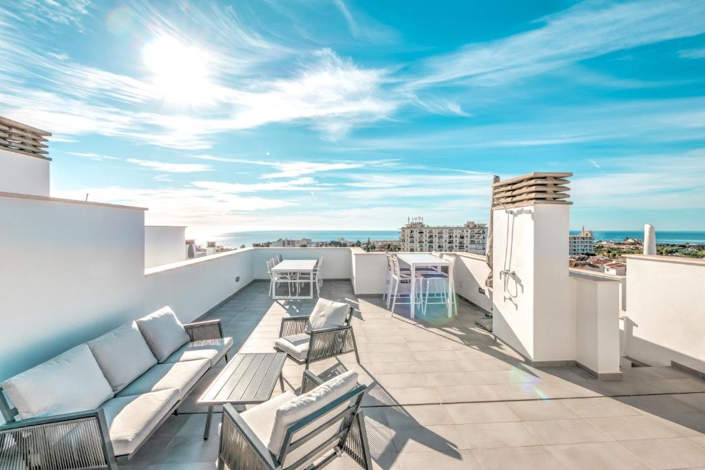 Deluxe house with roof terrace and pool