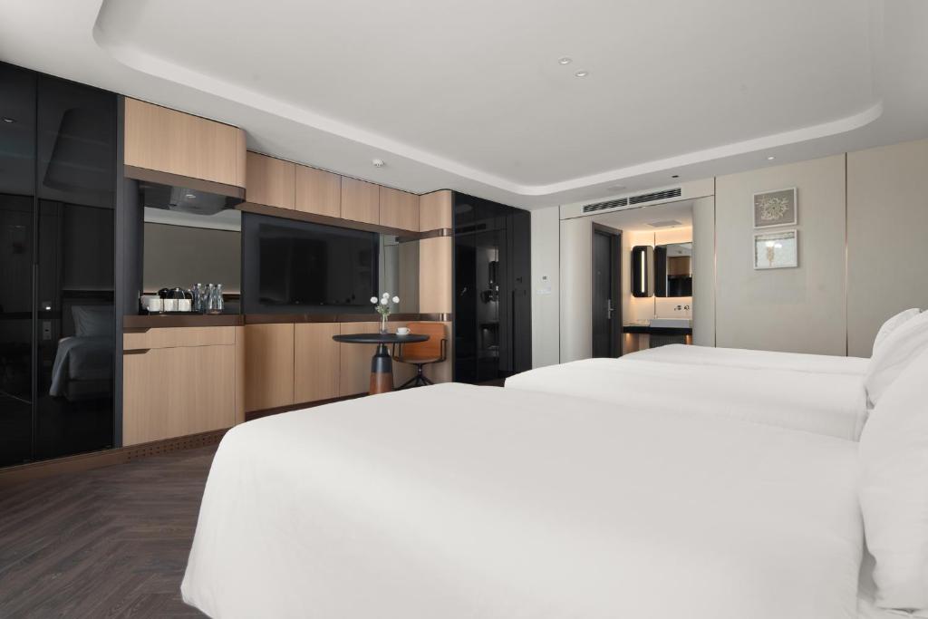 Grand Pioneers Halong Bay Cruise 1 - 14