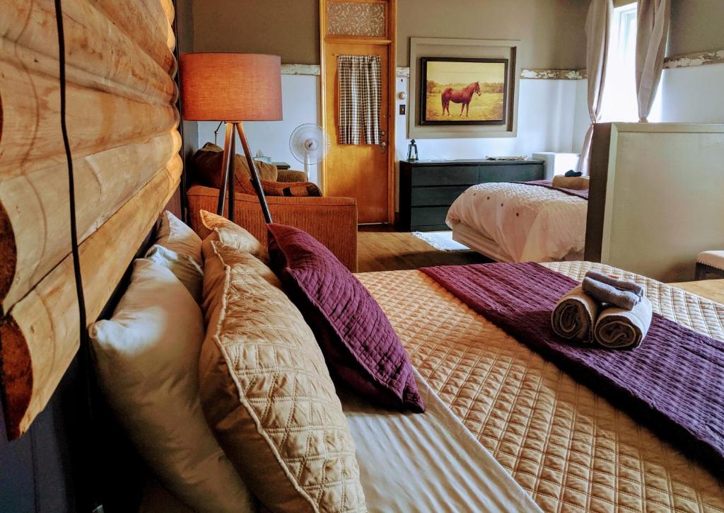Una cama o camas en una habitación de Maison Zacharie