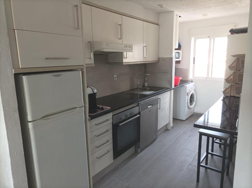 Kuchyň nebo kuchyňský kout v ubytování Apartamento con terraza privada y piscinas