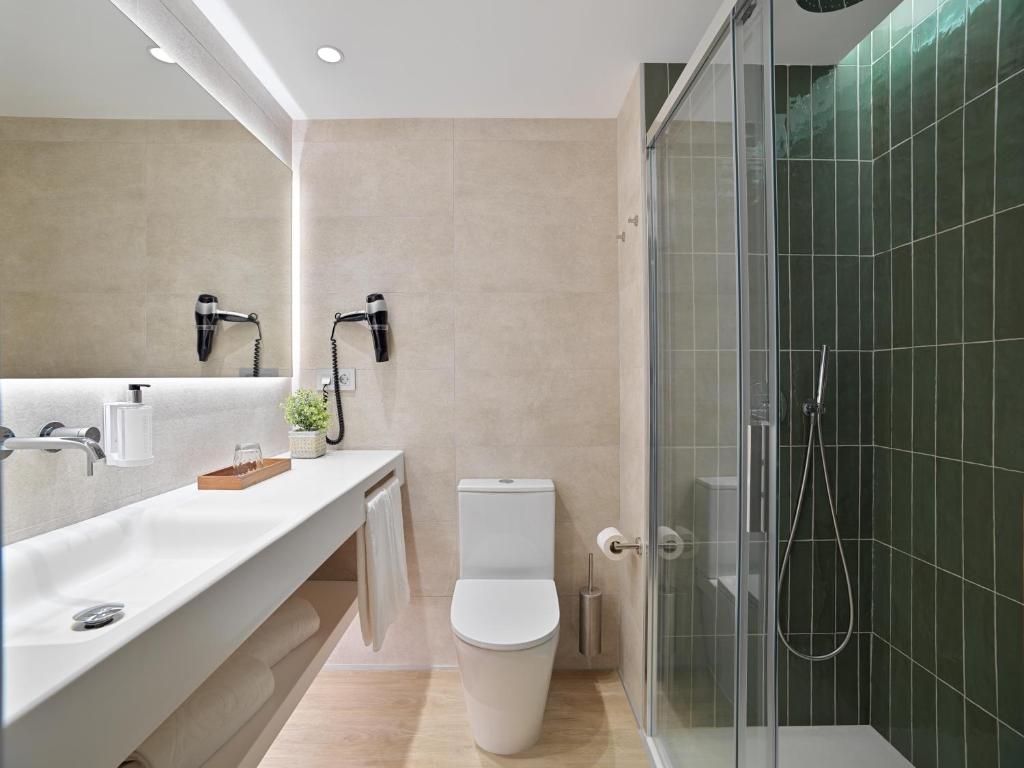 A bathroom at XQ Vistamar