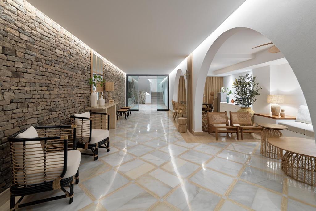 A seating area at XQ Vistamar