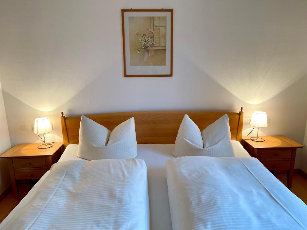 Postel nebo postele na pokoji v ubytování Ferienwohnung Alpenrose Sommer-Hörnerbahnen kostenlos