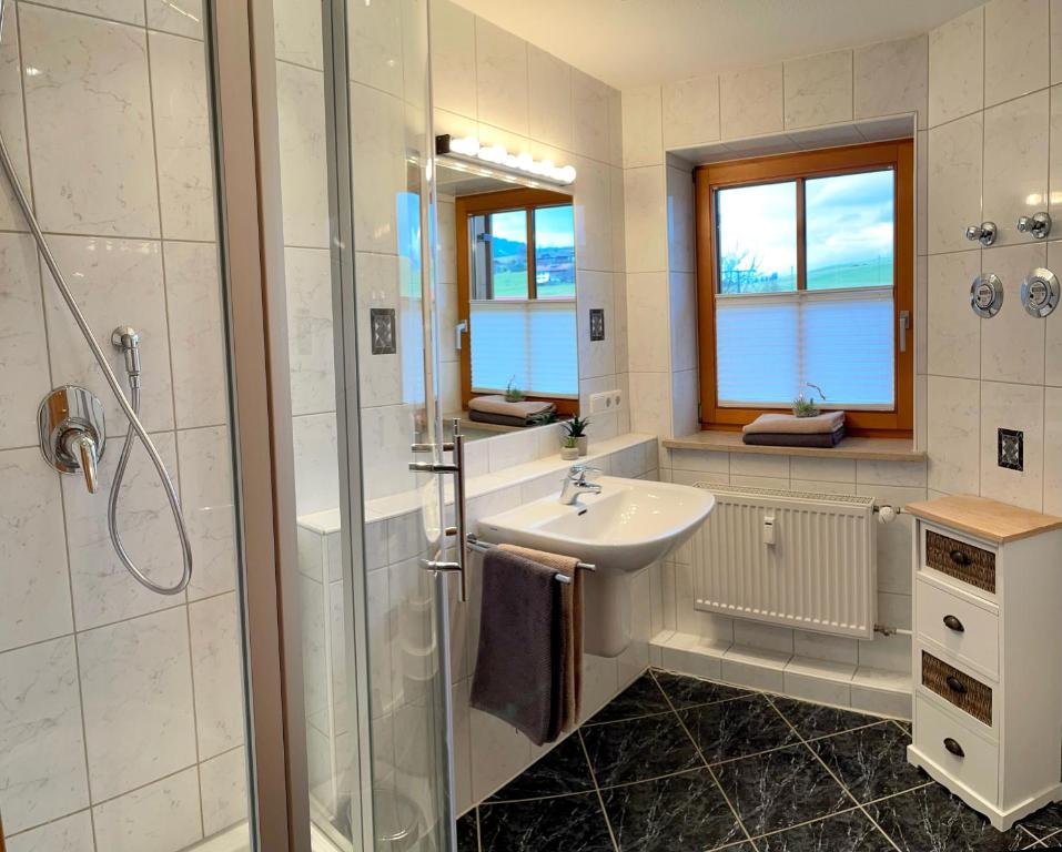 Koupelna v ubytování Ferienwohnung Alpenrose Sommer-Hörnerbahnen kostenlos