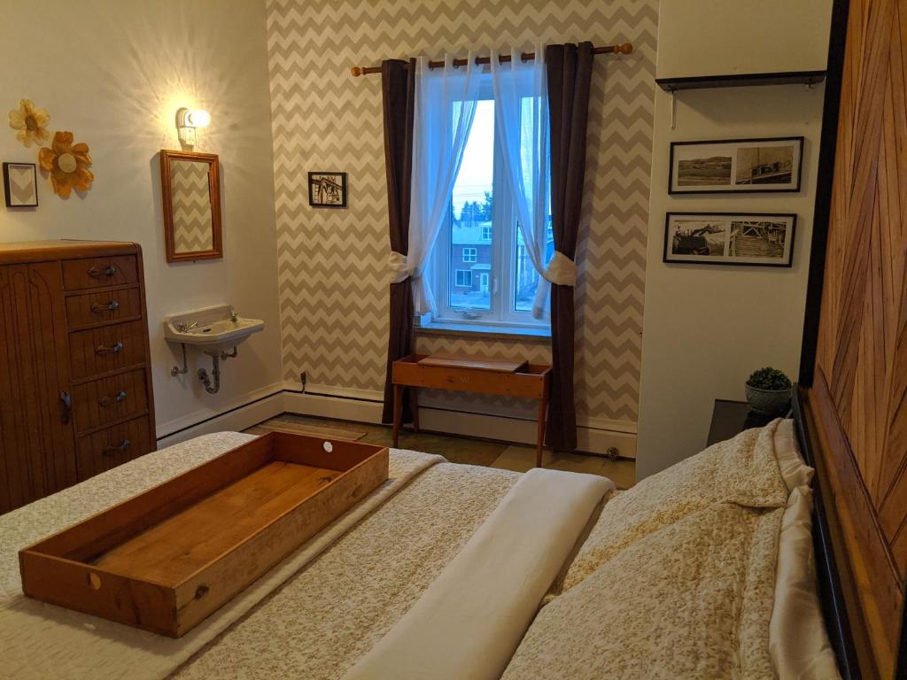 Una cama o camas en una habitación de Maison Zacharie