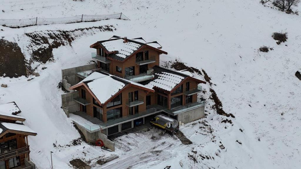 an aerial view of a house in the snow at Le 4 in Les Deux Alpes