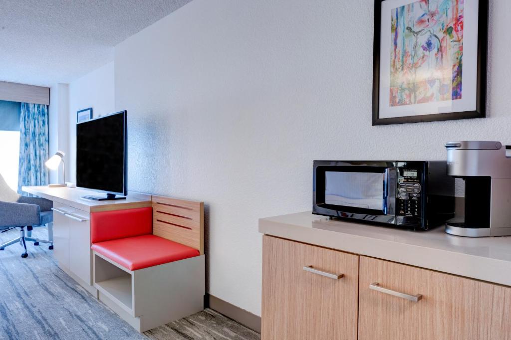 Hilton Garden Inn Anaheim/Garden Grove photo