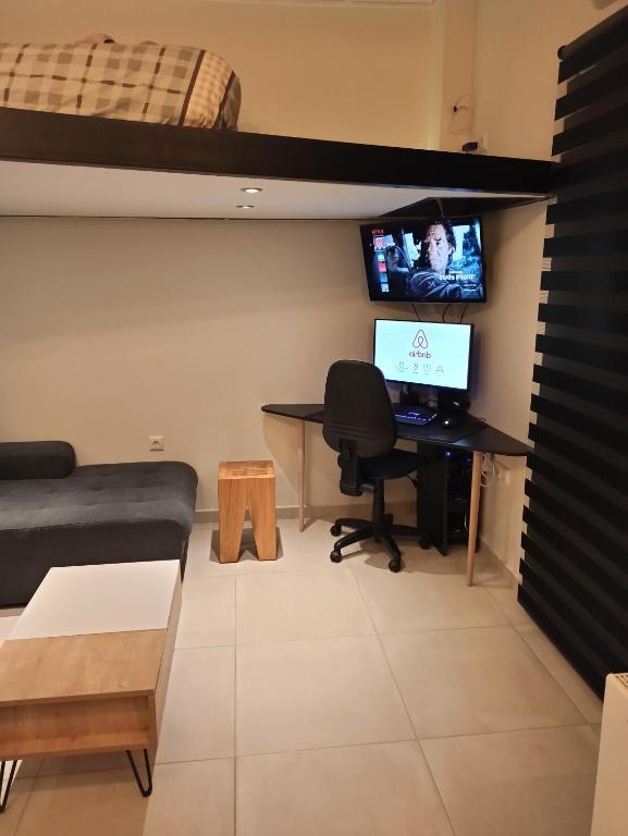 TV a/nebo společenská místnost v ubytování Luxury Little Loft Heaven