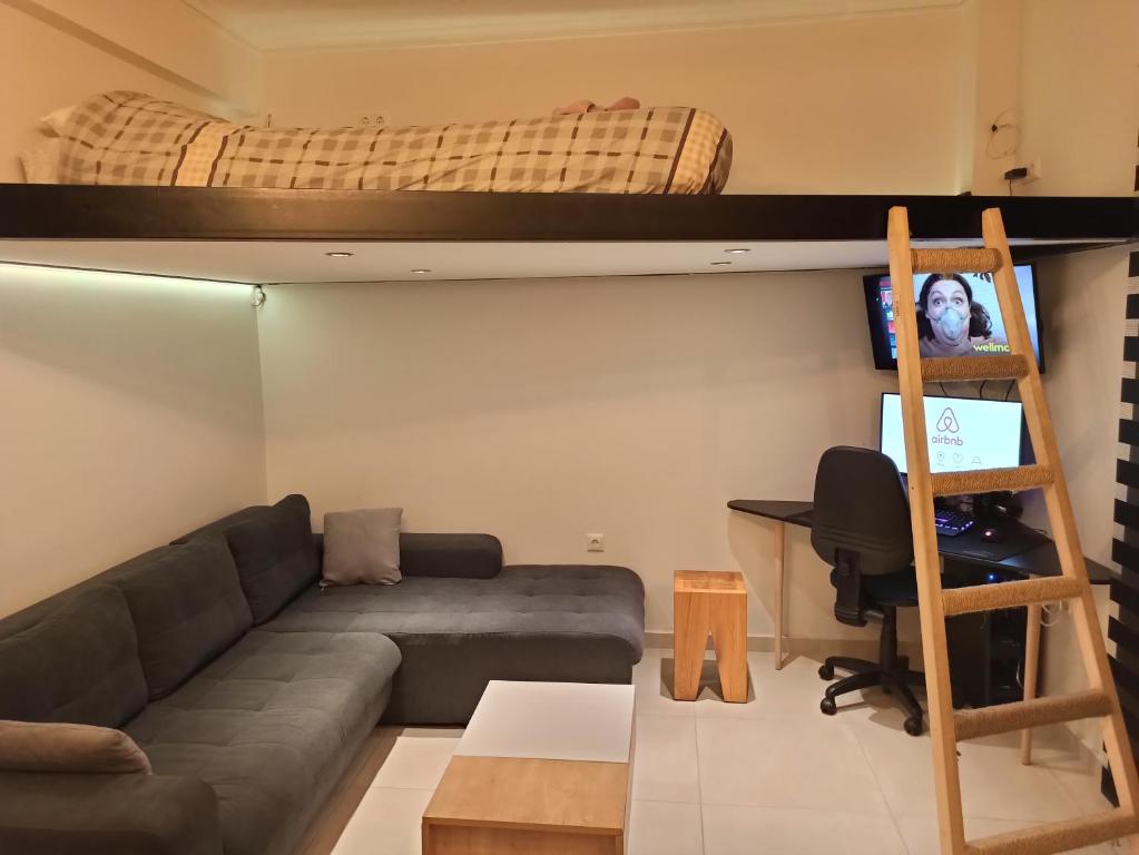 TV a/nebo společenská místnost v ubytování Luxury Little Loft Heaven