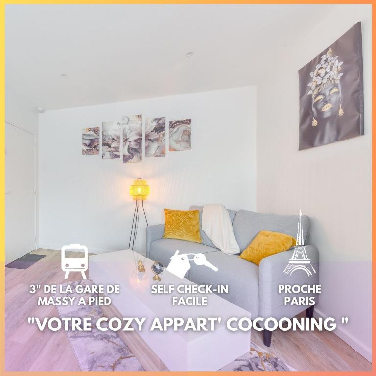 - un salon avec un canapé et des photos dans l'établissement Cozy Appart 5 à 3' de la gare - Cozy Houses, à Palaiseau