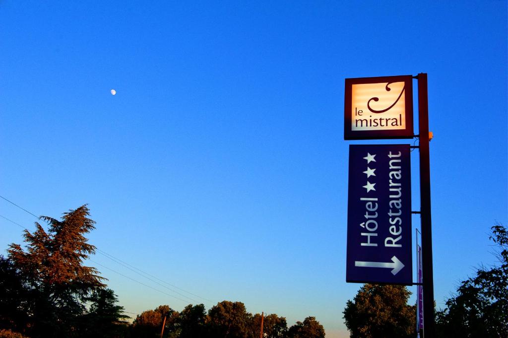Certifikát, hodnocení, plakát nebo jiný dokument vystavený v ubytování Logis Hôtel Le Mistral - Restaurant - Montélimar Sud