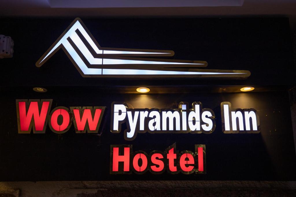 Certifikát, hodnocení, plakát nebo jiný dokument vystavený v ubytování WOW Pyramids Inn With Rooftop Lounge