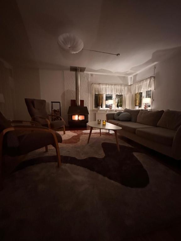 Posezení v ubytování Cozy guesthouse in Slussfors, Swedish Lapland