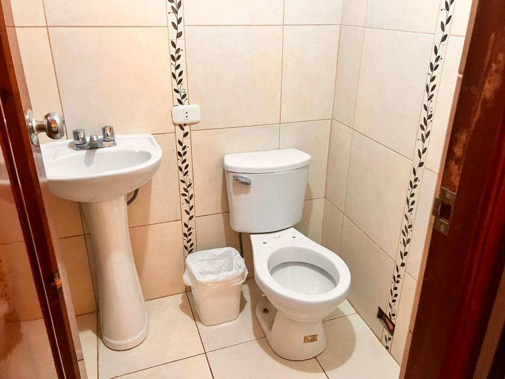 Koupelna v ubytování Hostal El Rancho