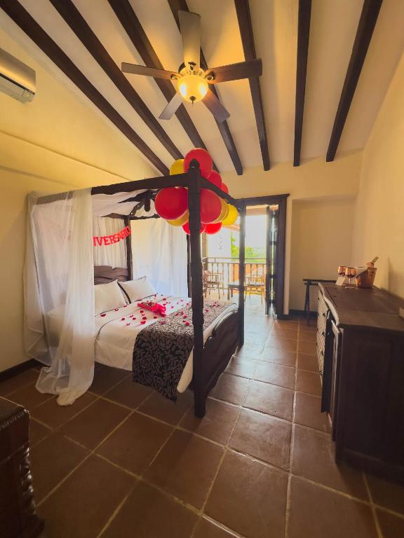 Postel nebo postele na pokoji v ubytování Nueva Granada Hotel Colonial -Centro Histórico-
