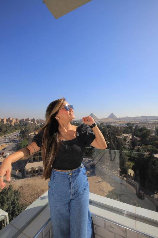 Nápoje v ubytování WOW Pyramids Inn With Rooftop Lounge