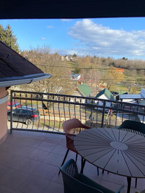 Výhled na řeku, která protéká v blízkosti apartmánu