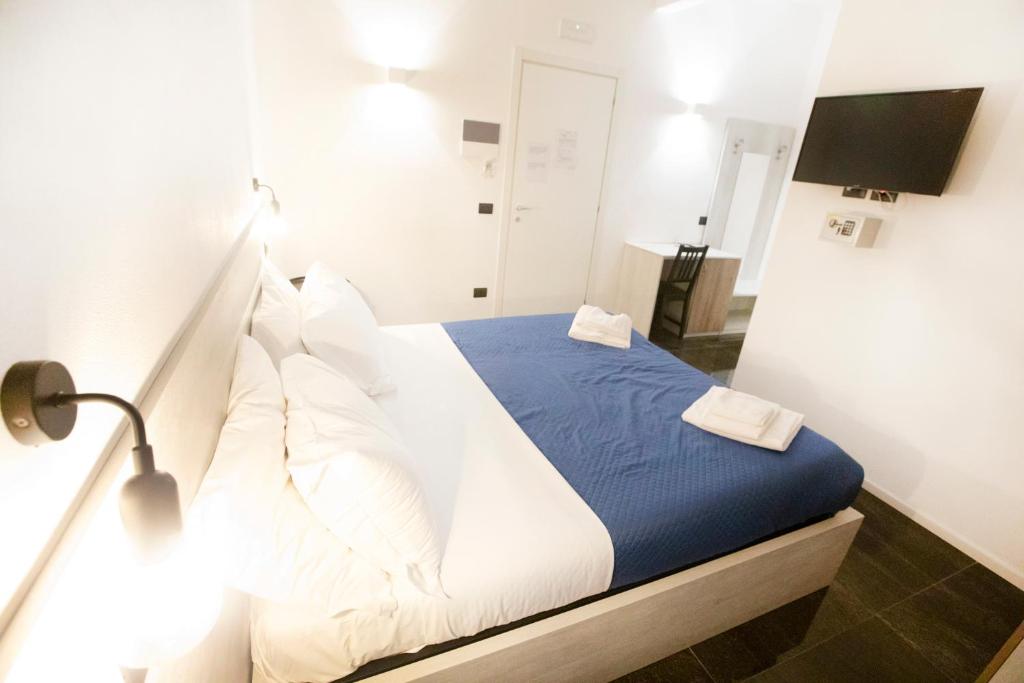 Łóżko lub łóżka w pokoju w obiekcie Hall inn B&B in Chiostro