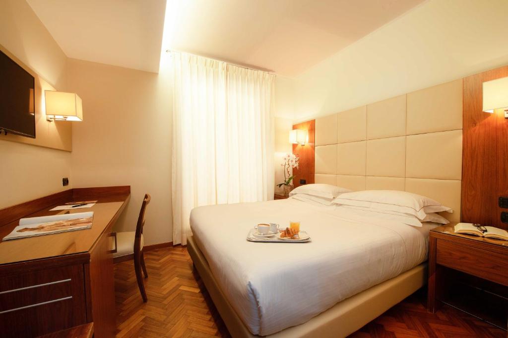 Postel nebo postele na pokoji v ubytování Hotel Fenice