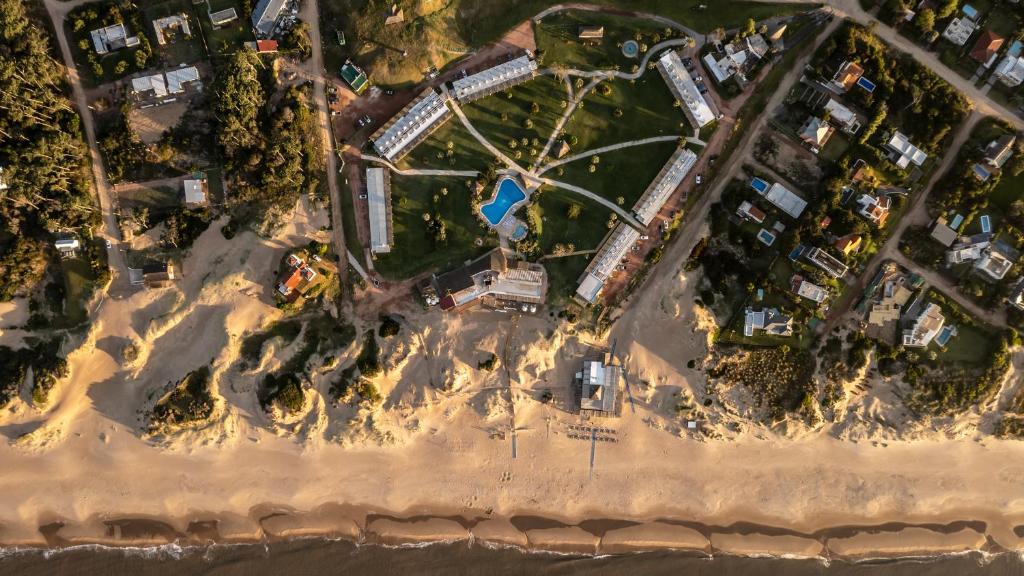 an aerial view of a beach with condos at Tio Tom - All Inclusive in Punta del Este