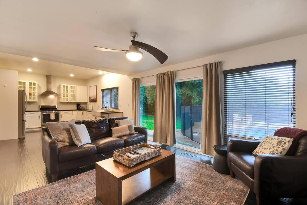 The Charming Home with a Pool, Yuba City Updated 2024 Prices