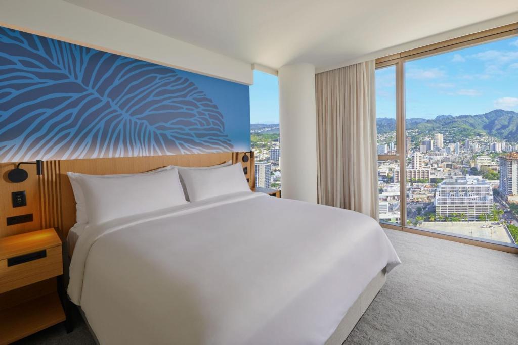 Renaissance Honolulu Hotel & Spa - Newly Opened 2024 - 一居室国王套房配沙发床和山景