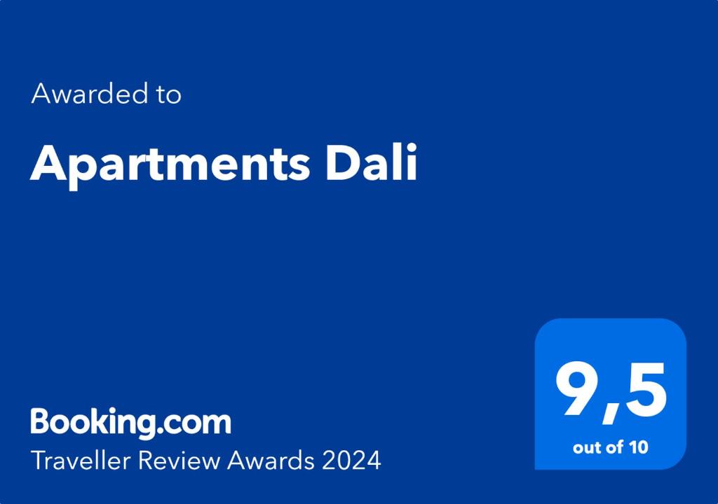 Certifikat, nagrada, logo ili neki drugi dokument izložen u objektu Apartments Dali