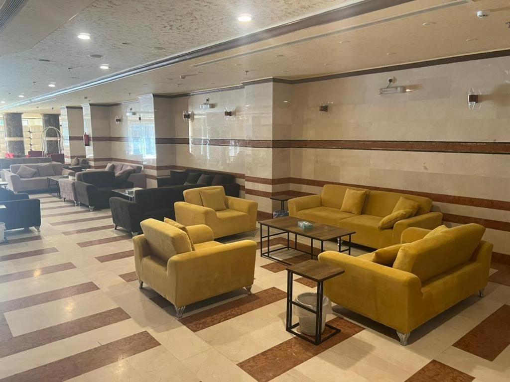 Ο χώρος του lounge ή του μπαρ στο فندق سناء الفضي -التيسير-
