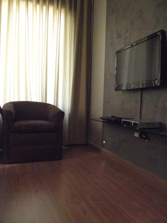 TV a/nebo společenská místnost v ubytování Crystal Suites
