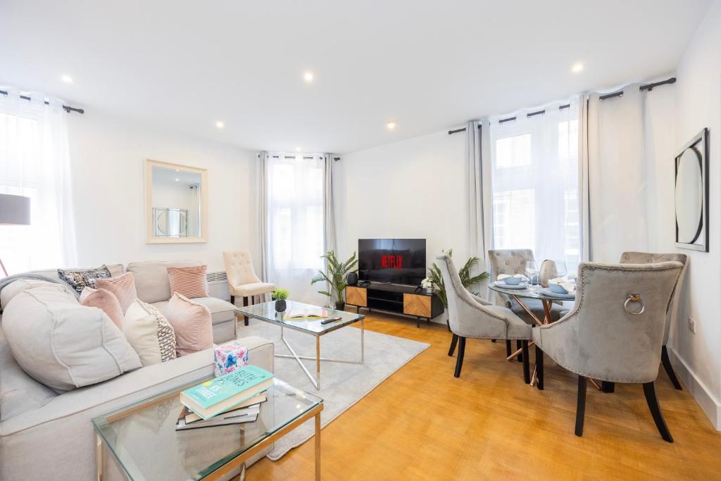 a living room with a couch and a table at Summer OFFERS Modern Block of Apartments By AV Stays Short Lets London in Croydon