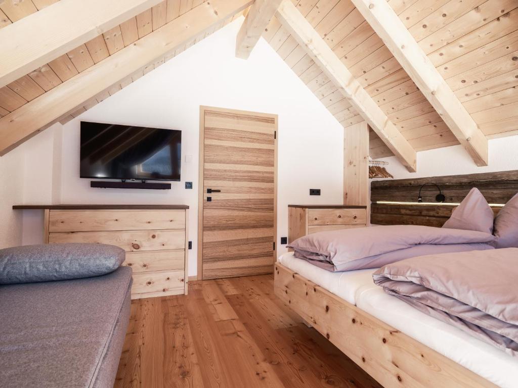 Postel nebo postele na pokoji v ubytování Haus 1683 - Wolfbauer
