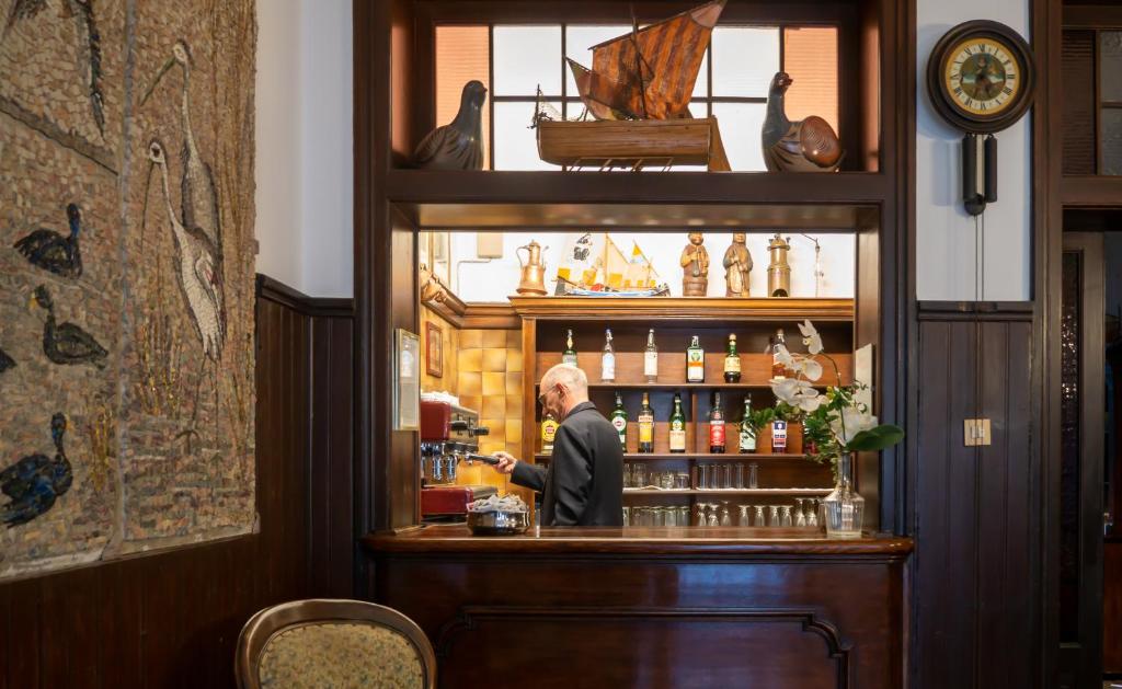Sohvabaar või baar majutusasutuses Hotel La Meridiana