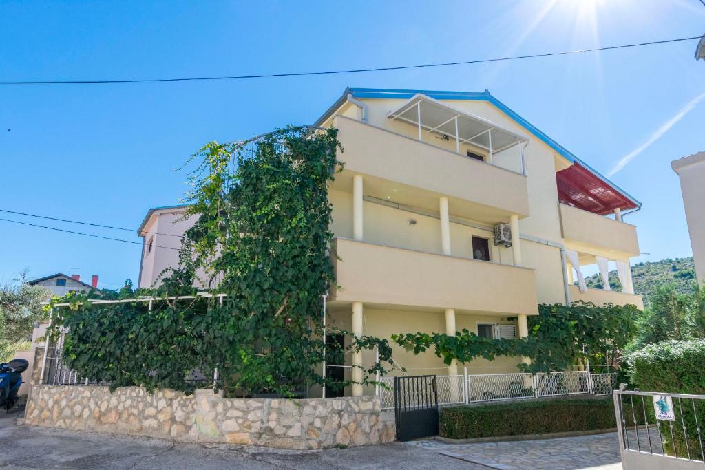 Budova, v ktorej sa apartmán nachádza