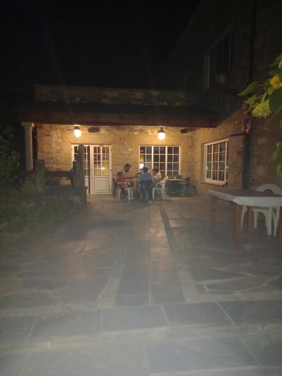 Patio lub wspólna przestrzeń na świeżym powietrzu w obiekcie El Urogallo