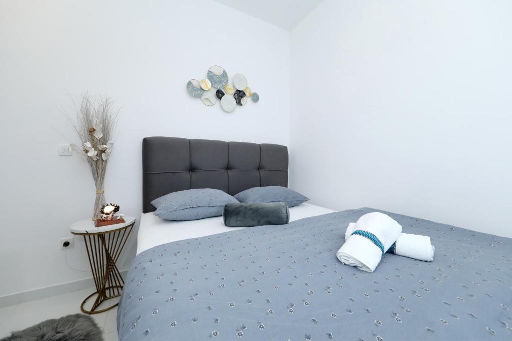 Postel nebo postele na pokoji v ubytování Orchid Stay