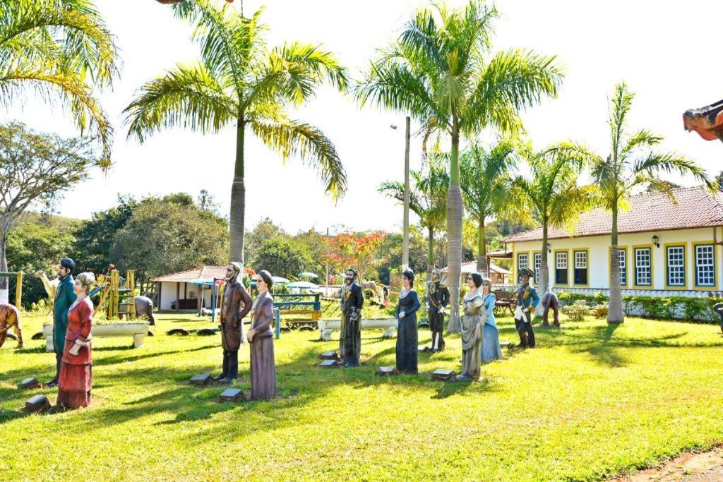 a group of people playing a game in a yard at Pousada temática Estrada Real in Caxambu
