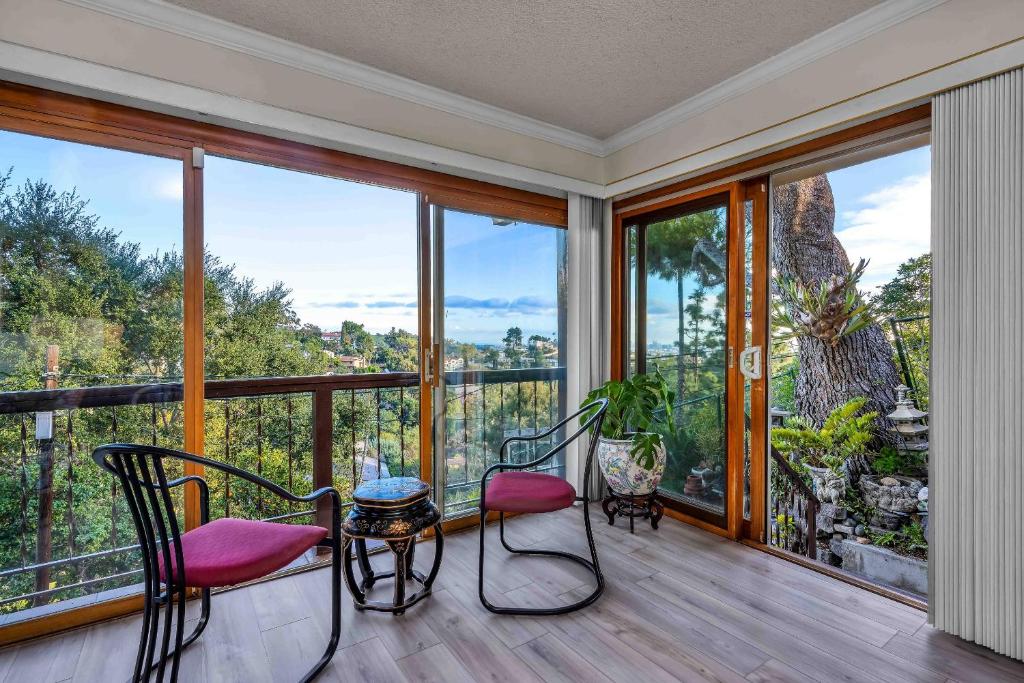 Secret Stairs Apt Hollywood Hills - Two-Bedroom House