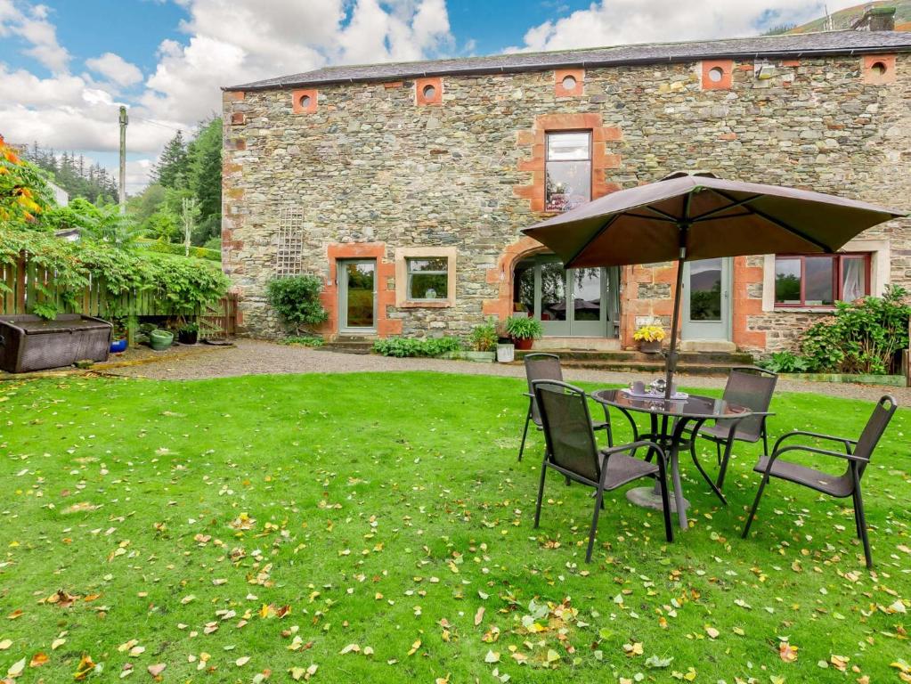 Taman di luar 2 Bed in Keswick 28383