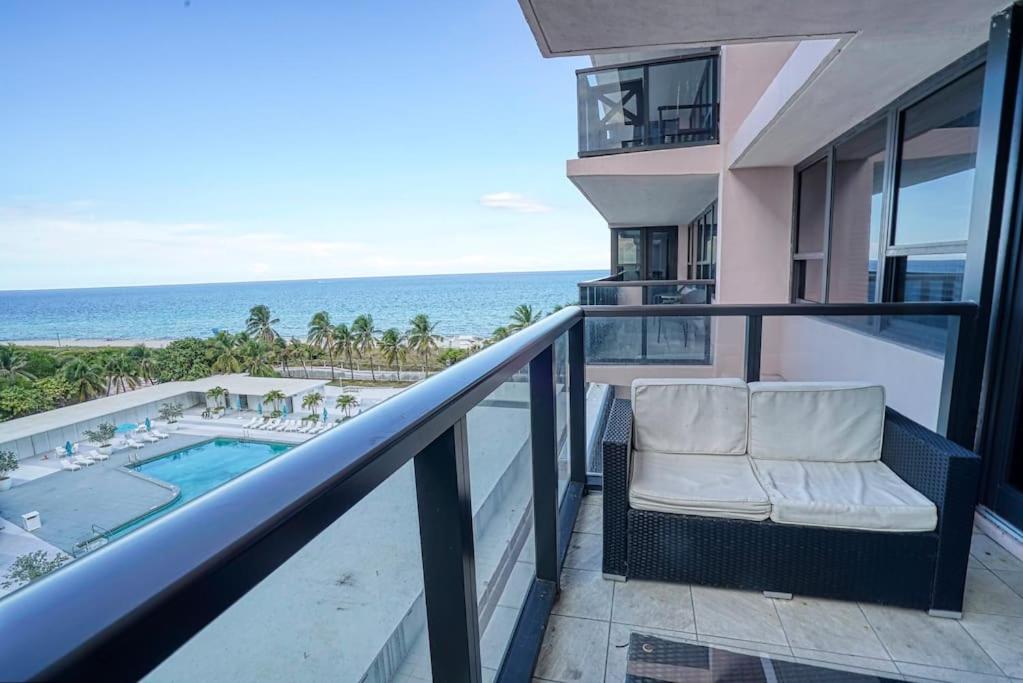 Lovely 2 bedroom apart w/ ocean view the beach 8, Miami Beach