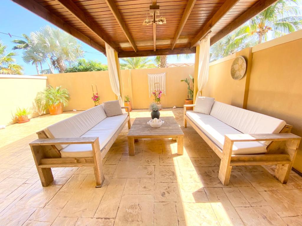 Posezení v ubytování Casa Azure Aruba