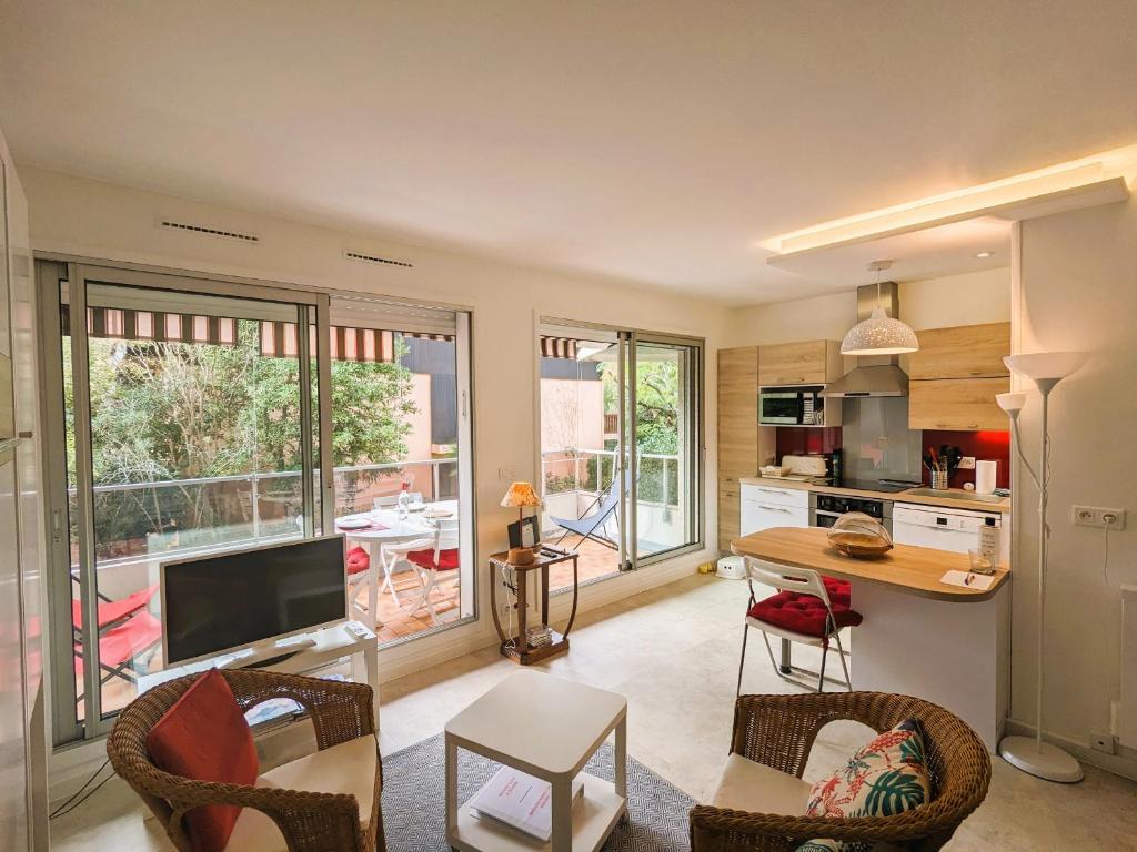 Photo de la galerie de l'établissement Studio lumineux à Arcachon, près plage et centre ville, idéale pour un couple + enfant - FR-1-420-79, à Arcachon