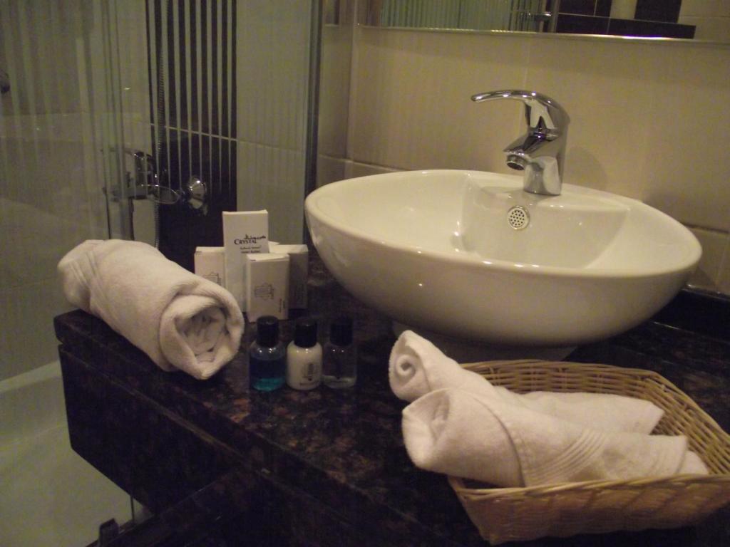 Koupelna v ubytování Crystal Suites